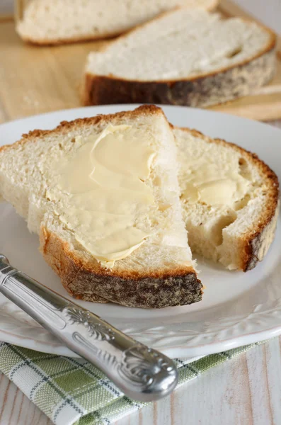 Παραδοσιακά ψημένο άσπρο ψωμί — Φωτογραφία Αρχείου