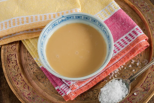 Чай из тибетского яка — стоковое фото