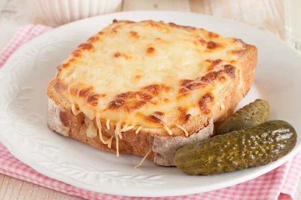 Croque Monsieur Queijo francês e sanduíche de presunto — Fotografia de Stock