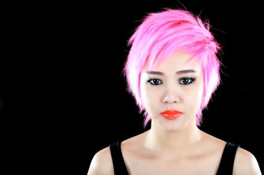 Genç ve güzel bir pembe saç portresi