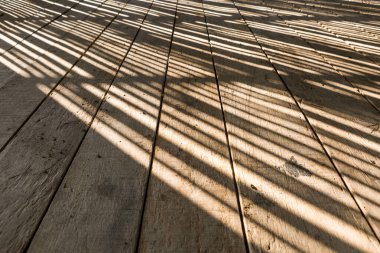 Desenin seçici odak noktası Ahşap zemin arkaplanındaki güzel ışık ve gölge