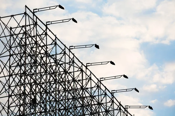 Mavi Gökyüzü Arkaplanındaki Billboard Yapısının Silueti — Stok fotoğraf