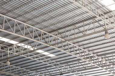 Çatı kirişi yapısı Fabrika dokusu arka planında