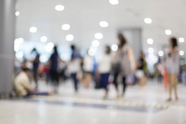 Desfocado Muitas Pessoas Andando Aeroporto — Fotografia de Stock