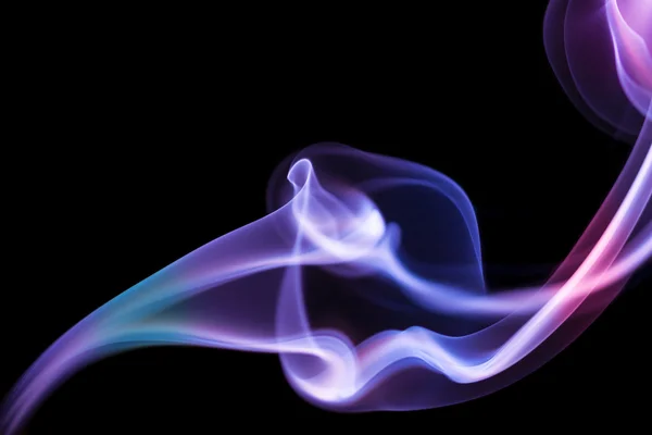 siyah arka plan üzerinde renkli duman