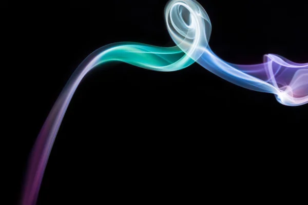 siyah arka plan üzerinde renkli duman