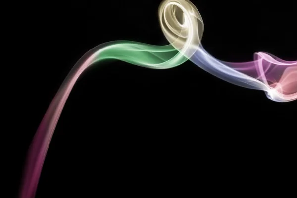 siyah arka plan üzerinde renkli duman