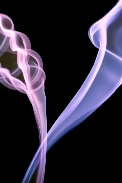 siyah arka plan üzerinde renkli duman