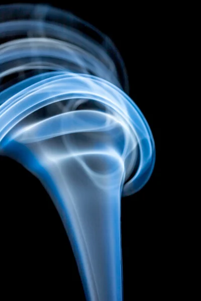 siyah arka plan üzerinde renkli duman