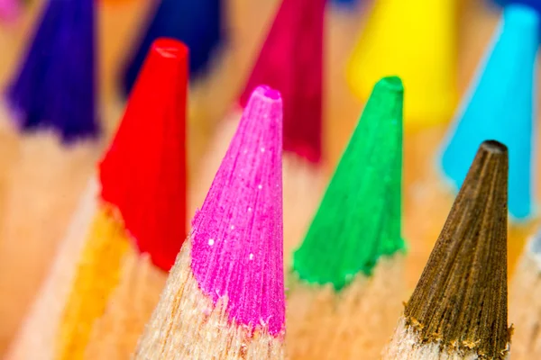 Renkli renkli kalemler