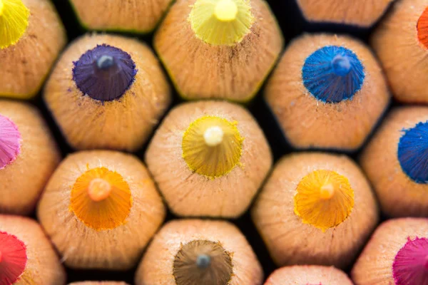 Renkli renkli kalemler