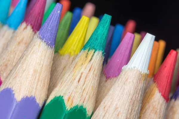 Renkli renkli kalemler