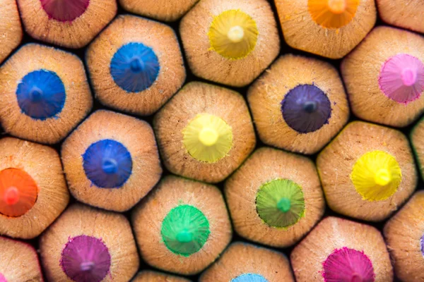 Renkli renkli kalemler