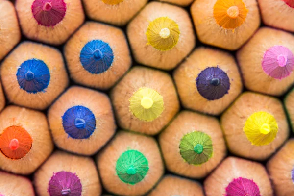 Renkli renkli kalemler