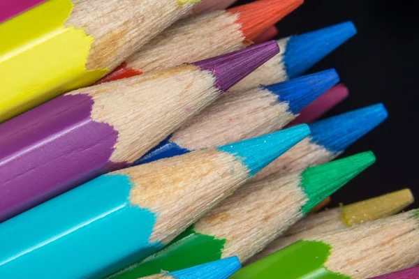 Renkli renkli kalemler