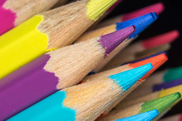 Renkli renkli kalemler