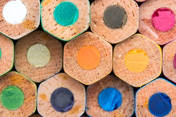 Барвисті кольорові олівці — стокове фото