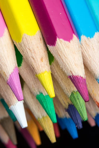 Renkli renkli kalemler