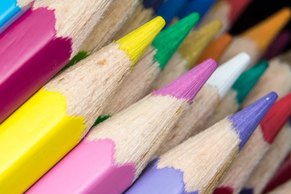 Renkli renkli kalemler