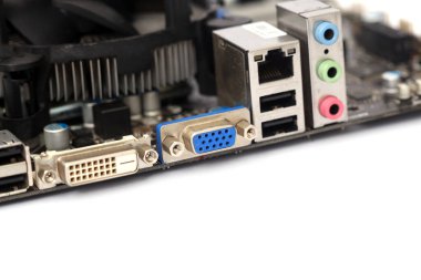 Bilgisayar devre kartının, ana kartın, bilgisayar parçasının ve portun detaylı fotoğrafını çek. Beyazda izole edilmiş