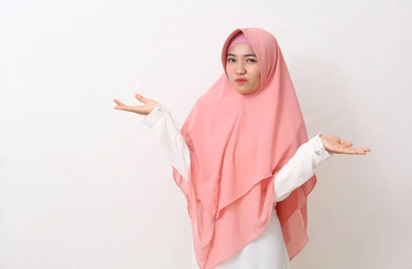 Sebuah Potret Wanita Muslim Asia Mengenakan Kerudung Atau Bahu Jilbab — Stok Foto