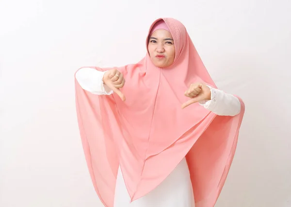 Sebuah Potret Wanita Muslim Asia Mengenakan Kerudung Atau Jilbab Dengan — Stok Foto