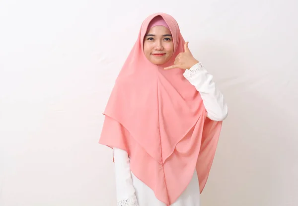 Ett Porträtt Glad Asiatisk Muslimsk Kvinna Slöja Eller Hijab Som — Stockfoto