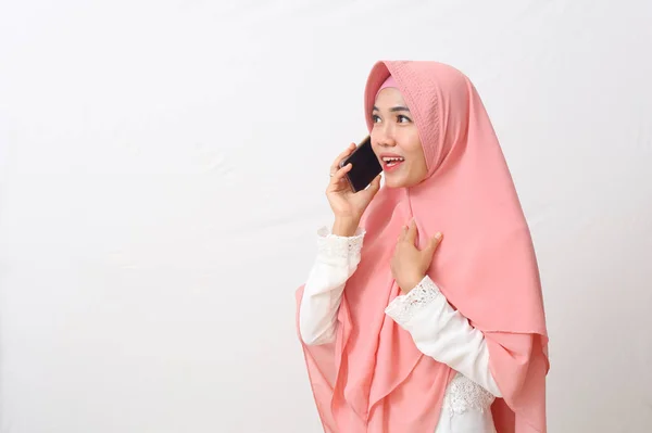 Ritratto Felice Donna Musulmana Asiatica Che Indossa Velo Hijab Mentre — Foto Stock