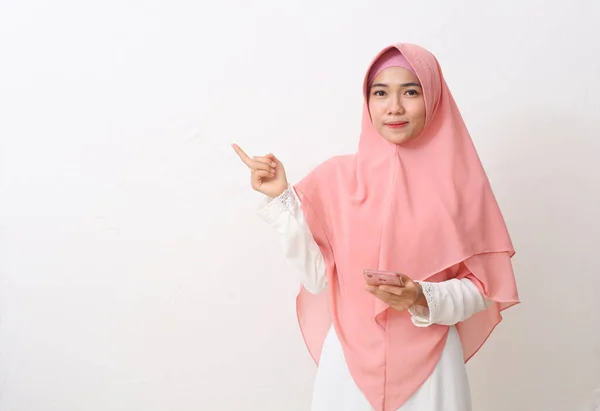 Портрет Щасливої Азіатської Мусульманки Носить Покривало Або Хіджаб Полює Або — стокове фото