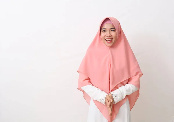 Retrato Mulher Muçulmana Asiática Feliz Vestindo Véu Hijab Sorrindo Olhando — Fotografia de Stock