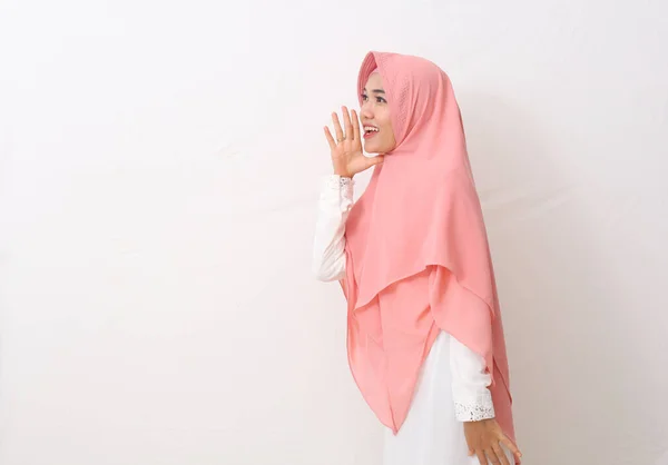 Retrato Feliz Mujer Musulmana Asiática Usando Velo Hiyab Gritando Gritando —  Fotos de Stock