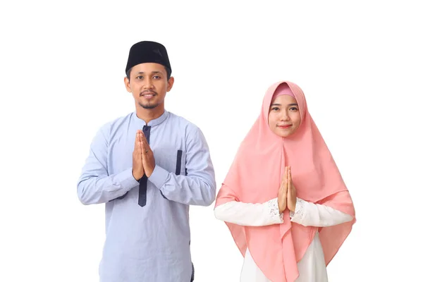 Portrait Asian Muslim Couple Doing Greeting Pose Sebagai Simbol Pengampunan — Stok Foto