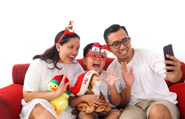 Asiatische Glückliche Familie Begrüßt Familie Oder Freund Videoanruf Das Konzept — Stockfoto