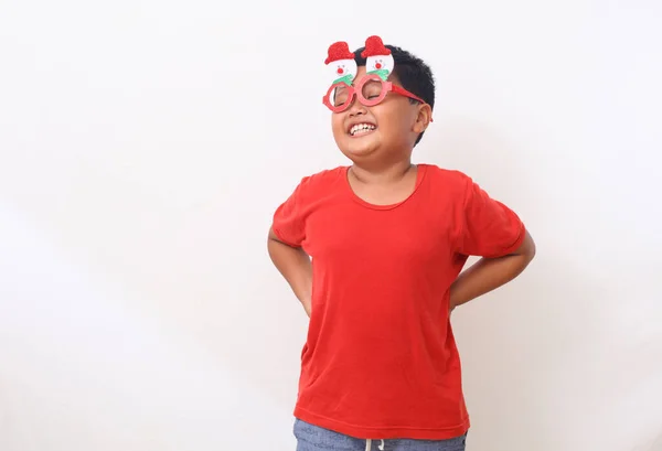 Adorables Niños Asiáticos Traje Navidad Está Pie Sonriendo Aislado Sobre — Foto de Stock