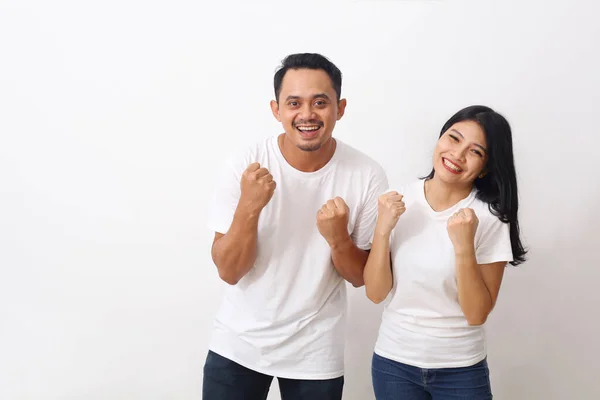 Retrato Gente Asiática Alegre Hombre Mujer Camisa Blanca Sonriendo Apretando — Foto de Stock