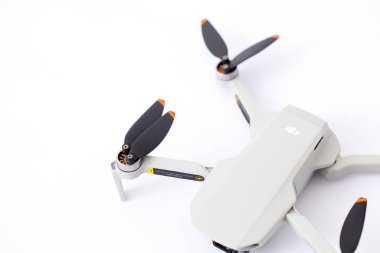 Yogyakarta, Endonezya - 10 Mar 2020: DJI Mini 2 Drone 'un detaylı fotoğrafı. İnsansız hava araçları 2020 'de salındı.