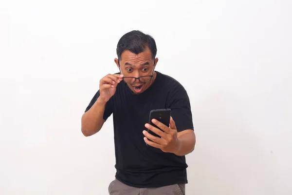 Wow Und Schockiertes Gesicht Des Asiatischen Mannes Während Auf Sein — Stockfoto