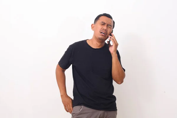 Homme Asiatique Pleurer Triste Avec Spectacle Sur Smartphone Isolé Sur — Photo