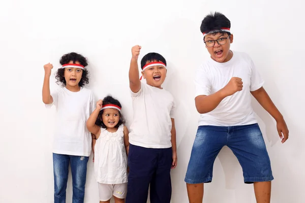 Crianças Indonésias Celebram Dia Independência Indonésia Usam Fitas Vermelhas Brancas — Fotografia de Stock