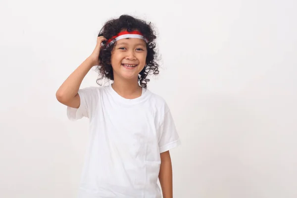 Niño Asiático Feliz Con Diadema Roja Blanca Pie Sobre Fondo — Foto de Stock