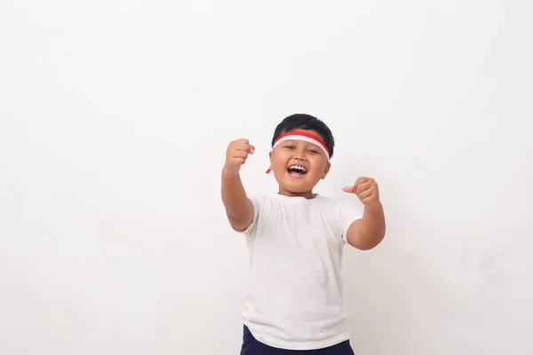 Портрет Щасливого Азіатського Хлопчика Стоїть Під Кулаком Ізольовані Білому Тлі — стокове фото