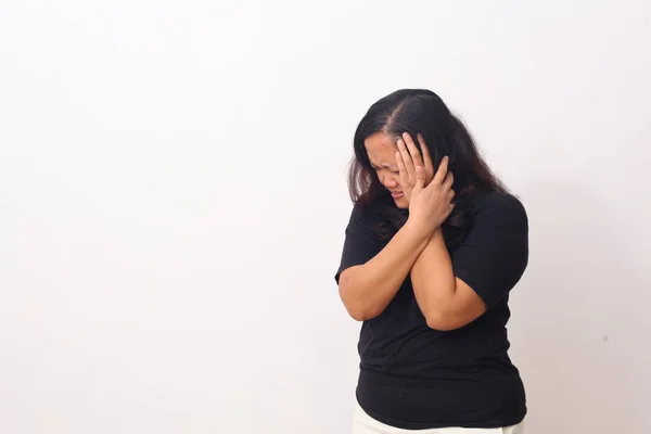 Mujer Asiática Joven Sobre Fondo Aislado Miedo Aterrorizado Con Expresión —  Fotos de Stock