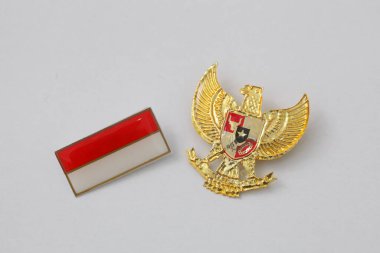 Garuda Pancasila 'lı Endonezya bayrağı. Endonezya 'nın bağımsızlık günü 17 Ağustos. Beyazda izole edilmiş
