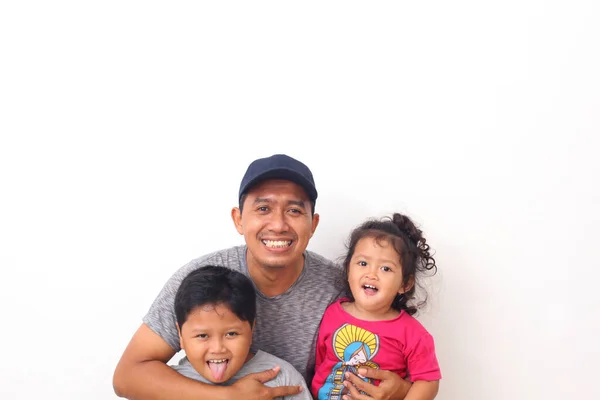 Ayah Asia Dengan Anak Anaknya Terisolasi Latar Belakang Putih Ayah — Stok Foto