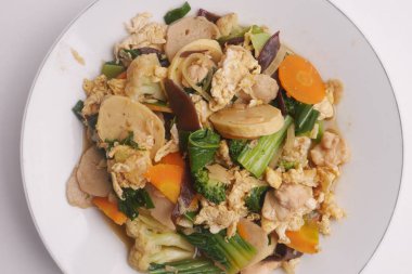 Capcai ya da capcay, Çin-Endonezya mutfağında kaynatma veya kızartma ile pişirilen birçok çeşit sebze çeşididir. Capcai aslında tipik bir Fuji yemeğinin varyasyonuydu.