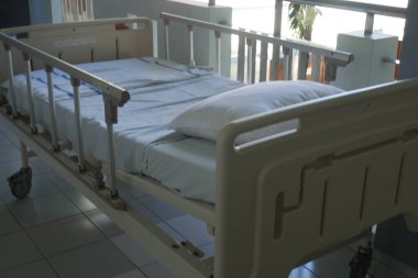 Yogyakarta, Endonezya - 6 Temmuz 2021: COVID-19 hastaları için açık hava hastaneleri hazırlandı