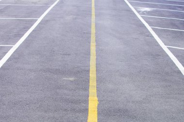 Yoldaki sarı çizgiler