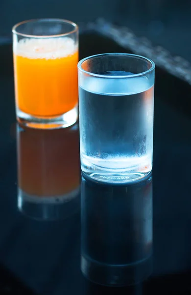 Drinkglazen Sinaasappelsap Glazen Voor Ontbijt — Stockfoto