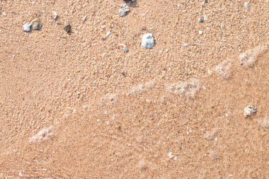 Güzel kumsal, temiz su.