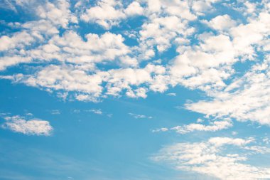 Beyaz bulutlu güzel gökyüzü